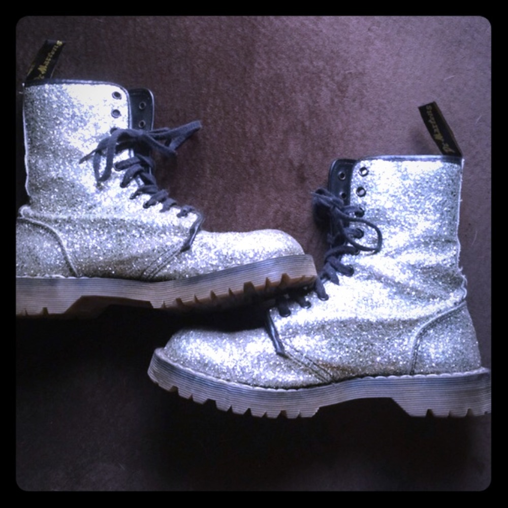 Fabulous & RARE vintage silver glitter Dr. Martens
